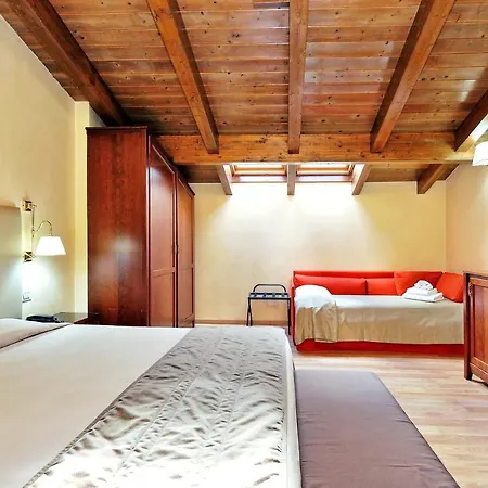 Hotel Camelia 3*