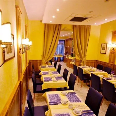 Hotel Camelia 3*